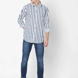 Spykar Blue Slim Fit Lightly Washed Jeans image 5