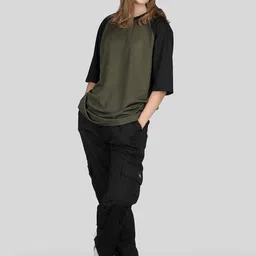 Raxedo Raglan Oversized Airport Look Outfit Colourblocked T-Shirt & Cargo Jogger Pant image 2