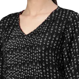 Linen Club Woman Black Printed A Line Kurta image 5