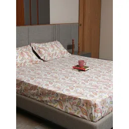 Urban Space Pink Cotton 200 TC Iris King Bedsheet with 2 Pillow Covers image 1