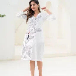Juniper White Embroidered Kurta image 4