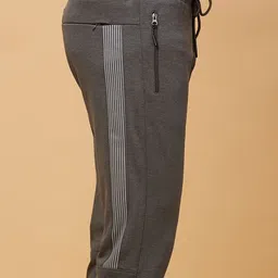 beevee Men Mid-Rise Regular Fit Track pant image 5