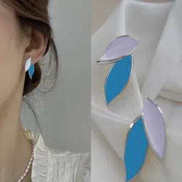 VAGHBHATT Leaf Shaped Studs Earrings image 3