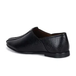 OCIO Men Textured Round Toe Lightweight Mojaris image 3