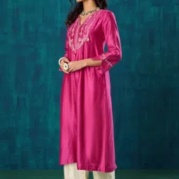 Mushio Magenta Damini Charvi Kurta With Yoke Embroidery In Chanderi Silk Fabric image 2