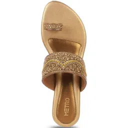 Metro Women's Gold Toe Ring Wedges image 4