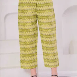 Jyoti Floral Printed Regular Pure Cotton Kurta With Trousers image 3