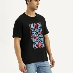 Levi's Black Cotton Regular Fit Printed T-Shirt image 2