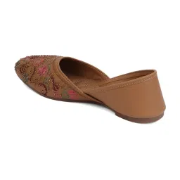 Iconics Women's Brown Ethnic Juttis image 5