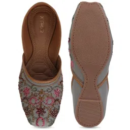 Iconics Women's Grey Ethnic Juttis image 3