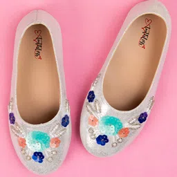 Toothless Floral Shaped Sequins & Beads Embellished Ballerinas - White-picture-19