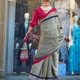 Odette Olive Printed Saree image 2