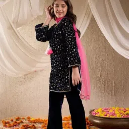 PSPeaches Kids Navy Floral Embroidered Sequinned Velvet Kurta With Trouser & Dupatta image 4