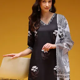 HERE&NOW Floral Print V-Neck Straight Kurta with Salwar & Dupatta-picture-18