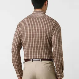 Van Heusen Brown Cotton Slim Fit Checks Shirt image 2