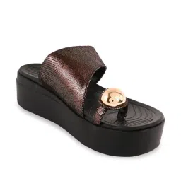 Rocia by Regal Women's Gun Metal Toe Ring Wedges image 2