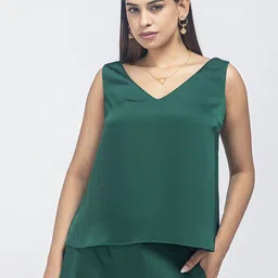 D'Almirah Emerald Elegance V Neck Top With Skirt image 4