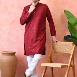 KUNDALI KAKSHAY Men Mandarin Collar Regular Kurta with Pyjamas Kurta Set image 3