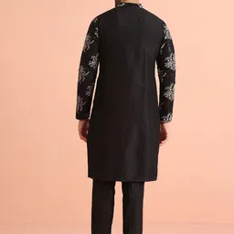 KISAH Men Embroidered Regular Fit Thread Work Kurta image 5