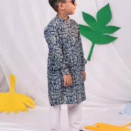 VASTRAMAY Boys Navy & White Cotton Printed Full Sleeves Kurta Sets image 2