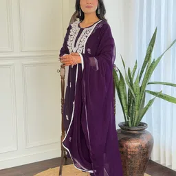 Navlik Women Floral Embroidered Regular Kurta with Trousers & With Dupatta image 3