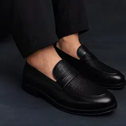 Von huette Men Textured Loafers-picture-35