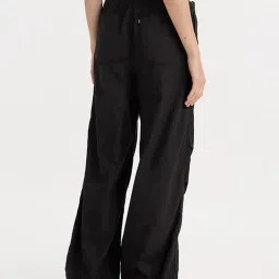 Levi's Black Mid Rise Relaxed Fit Pants image 2