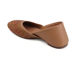 Anouk Women Embellished Ethnic Mojaris Flats image 5