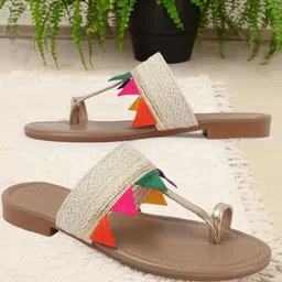 AVIVASTYLE Women Printed Open Toe Flats-image-98