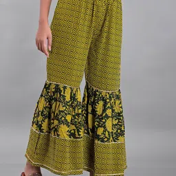 Clothy N Wave Floral Printed Round Neck Straight Kurta With Sharara image 3