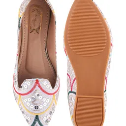 Shoetopia Sequins Embellished Mojaris - Silver image 5