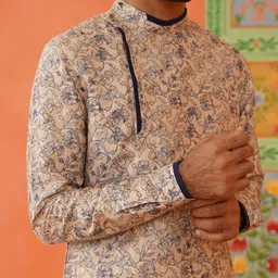 TheEthnic.Co Printed Mandarin Collar Kurta With Trousers image 2