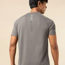 CULT Men Moisture Wicking Solid Round Neck T-shirt image 4