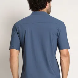 Campus Sutra Men Comfort Fit Spread Collar Solid Casual Shirt image 2