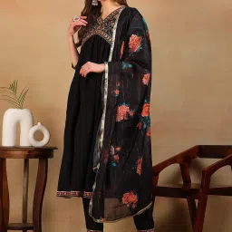 Vaamsi Black Embroidered Kurta Pant Set With Dupatta image 3