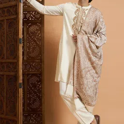 House of Pataudi Ethnic Motif Embroidered Kurta & Trousers With Shawl image 3