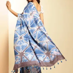 navyasa by liva Blue Printed Saree With Unstitched Blouse image 2