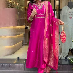 DIVASTRI Women Ethnic Motifs Printed Regular Chanderi with Trousers & With Dupatta image 5