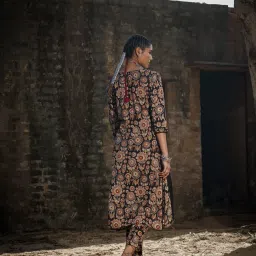 Akiso Black Block Printed Straight Kurta With Embroidery Detail On Yoke image 3