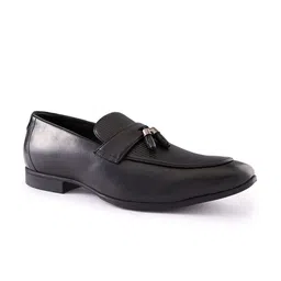 Regal Men Textured Leather Formal Tasseled Loafers image 3