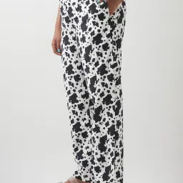 Bewakoof White Print Cotton Regular Fit Pyjamas image 3