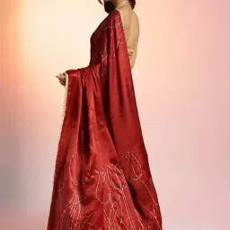 navyasa by liva Maroon Printed Saree With Unstitched Blouse image 2