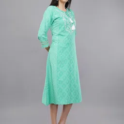 Avaasa Buy Shruthi Floral Printed Tie-Up Neck Straight Kurta image 2