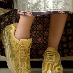 HVNLY BY SHOETOPIA Women Textured Sneakers image 3