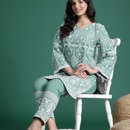 Sangria Floral Embroidered Sequinned Detail Straight Kurta with Trousers image 3