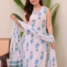 Snofi Creation Women Floral Printed Regular Thread Work Kurta with Trousers & With Dupatta image 3