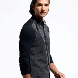 VIVEK KARUNAKARAN Men Spread Collar Solid Linen Slim Fit Casual Shirt image 3