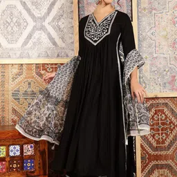 KIMAYRA Floral Yoke Design Thread Work Anarkali Kurta with Palazzos & Dupatta-picture-29