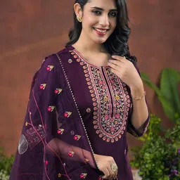 SANISA Women Floral Embroidered Regular Thread Work Kurta with Trousers & With Dupatta-picture-38