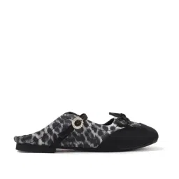 The White Pole Women's Black Mule Shoes image 2